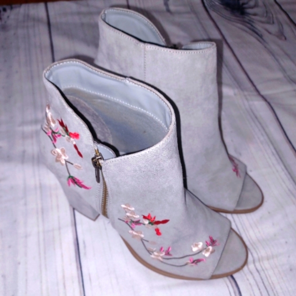 Hippie laundry ankle boots floral cottage  core open toe style